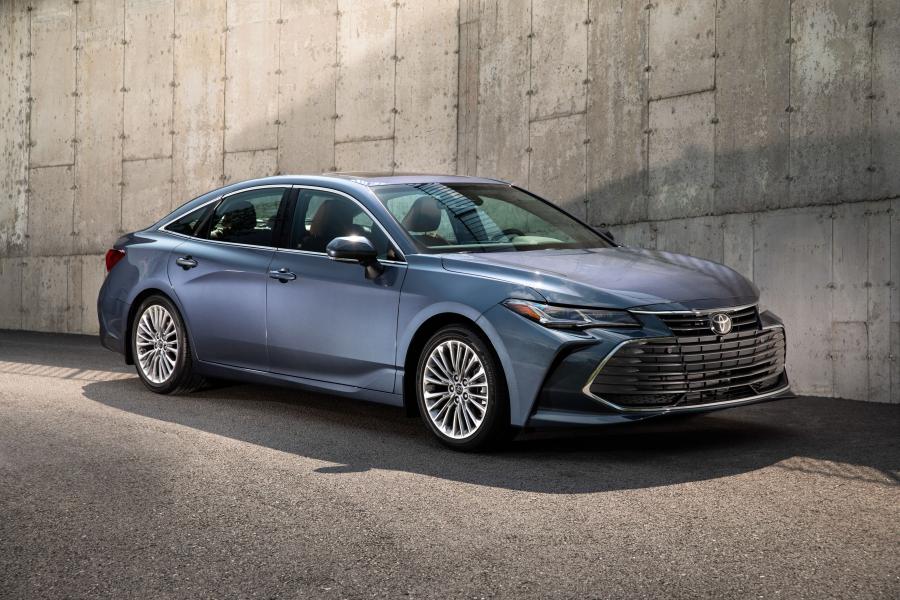  Toyota Avalon Limited 2018 года  (фото 1 из 12)